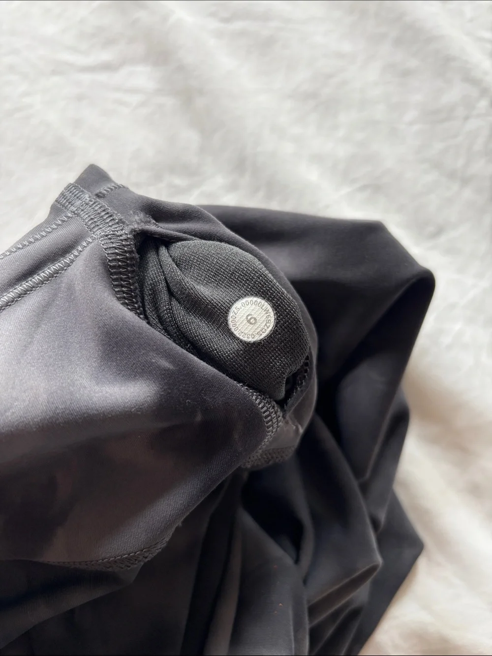 lululemon Wunder Train HR Tight 25" in Diamond Dye, Black, Size 6 - Picture 6 of 7